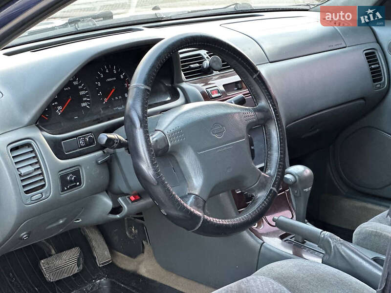 Седан Nissan Maxima 1998 в Одессе