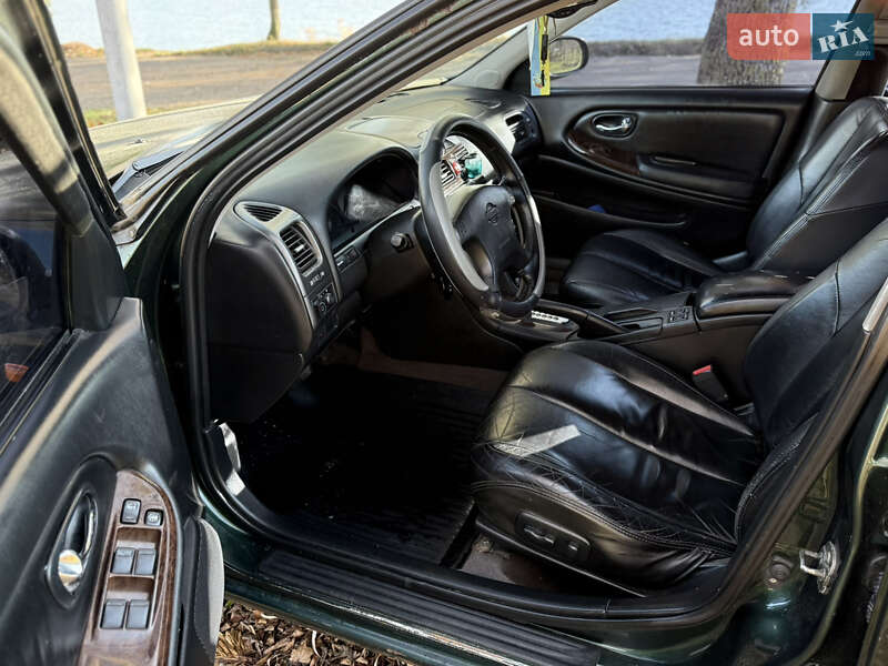 Седан Nissan Maxima 2001 в Ровно