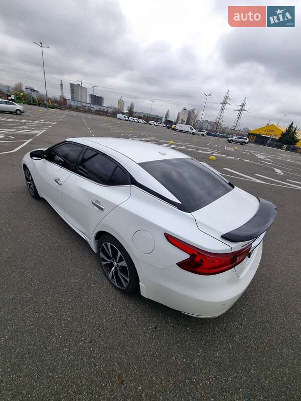 Седан Nissan Maxima 2016 в Киеве