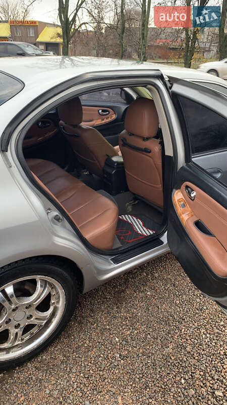 Седан Nissan Maxima 2004 в Первомайске