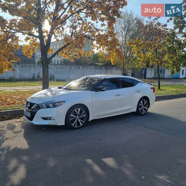 Седан Nissan Maxima 2016 в Киеве