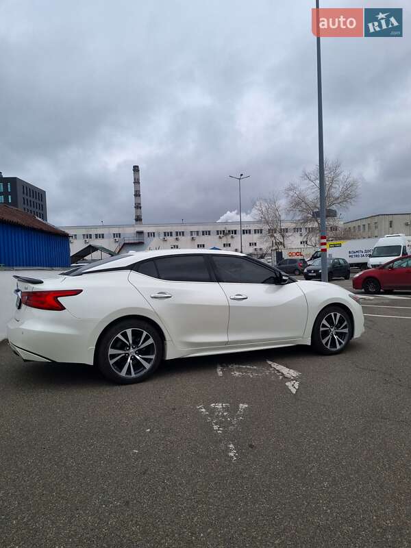 Седан Nissan Maxima 2016 в Киеве
