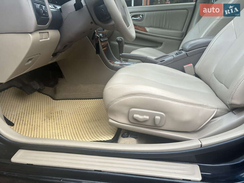 Седан Nissan Maxima 2003 в Рівному