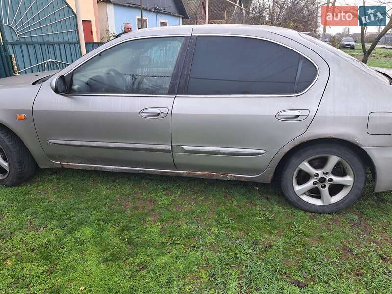 Седан Nissan Maxima 2001 в Черноморске