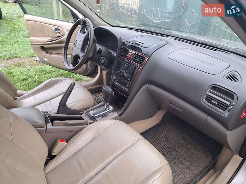 Седан Nissan Maxima 2001 в Черноморске