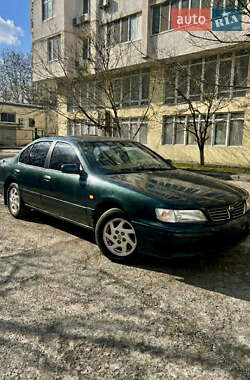 Седан Nissan Maxima 1998 в Одесі