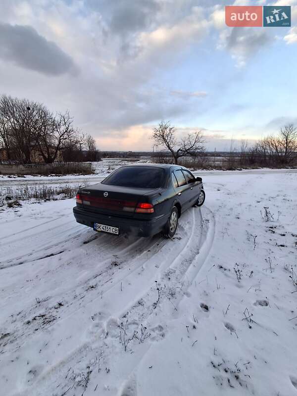 Седан Nissan Maxima 1995 в Здолбунове