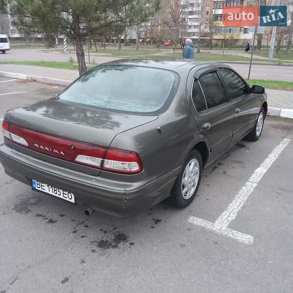 Седан Nissan Maxima 1998 в Николаеве