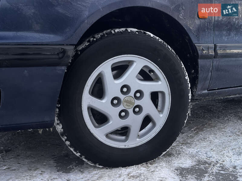 Седан Nissan Maxima 1999 в Луцьку