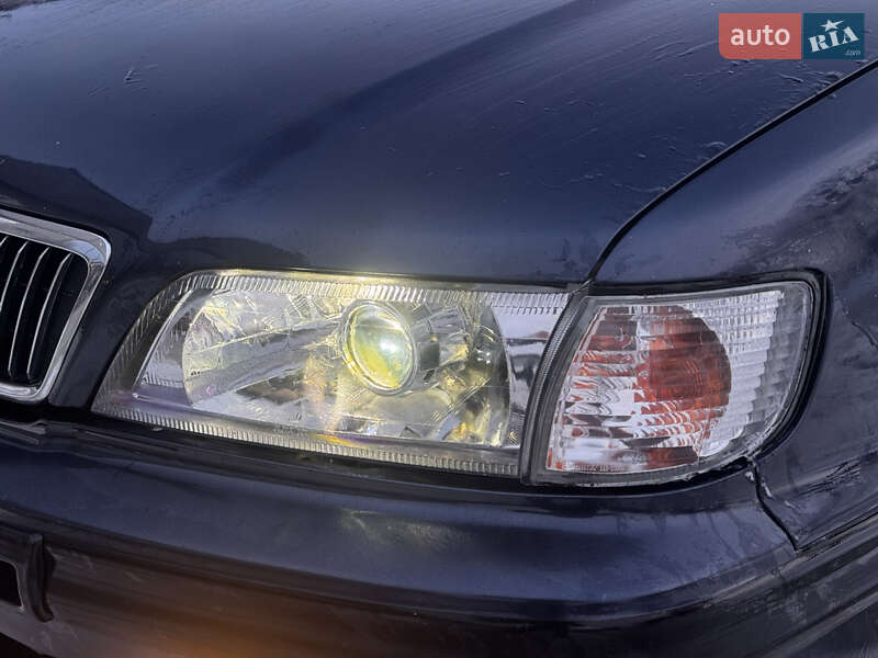 Седан Nissan Maxima 1999 в Луцьку