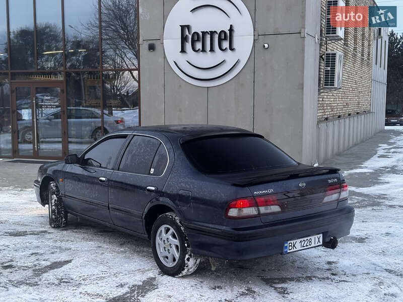 Седан Nissan Maxima 1999 в Луцьку