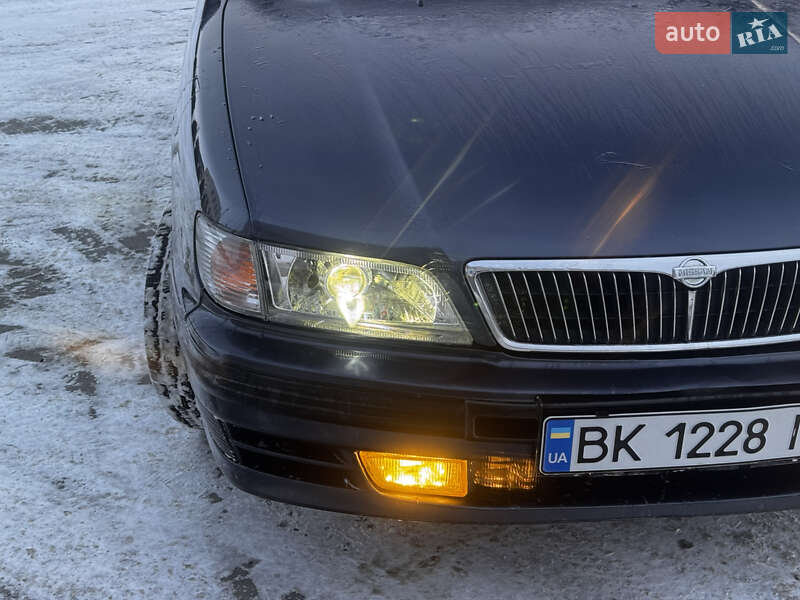 Седан Nissan Maxima 1999 в Луцьку