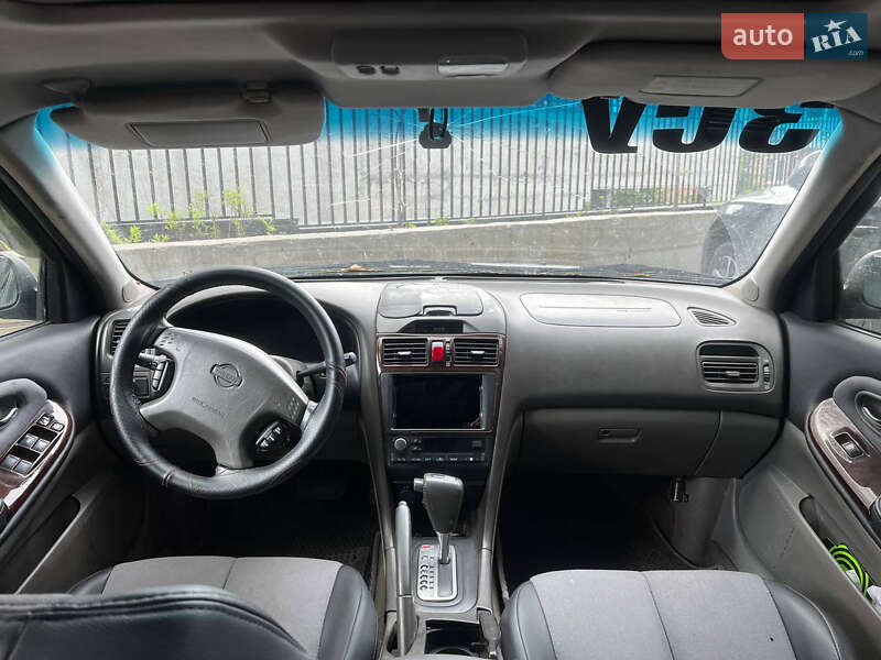 Седан Nissan Maxima 2002 в Києві