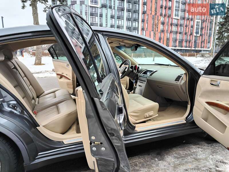 Седан Nissan Maxima 2005 в Киеве