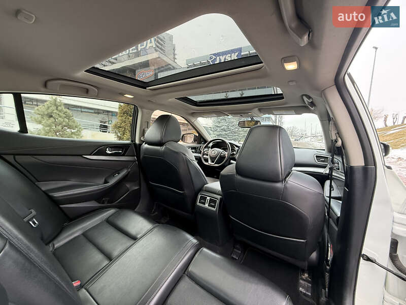 Седан Nissan Maxima 2017 в Киеве