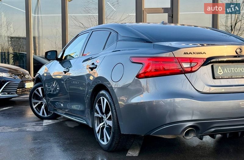 Седан Nissan Maxima 2016 в Киеве