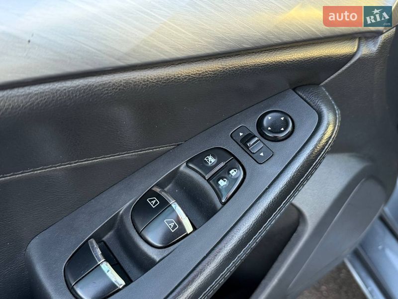 Седан Nissan Maxima 2016 в Киеве