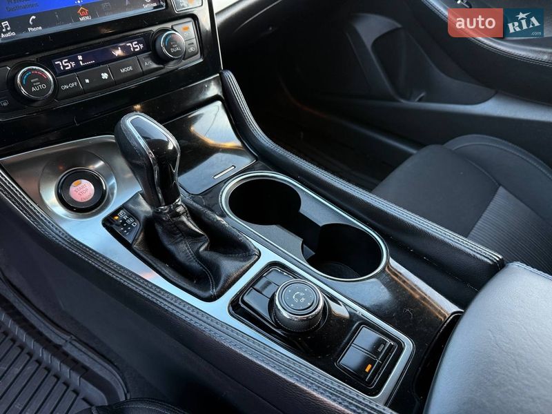 Седан Nissan Maxima 2016 в Киеве