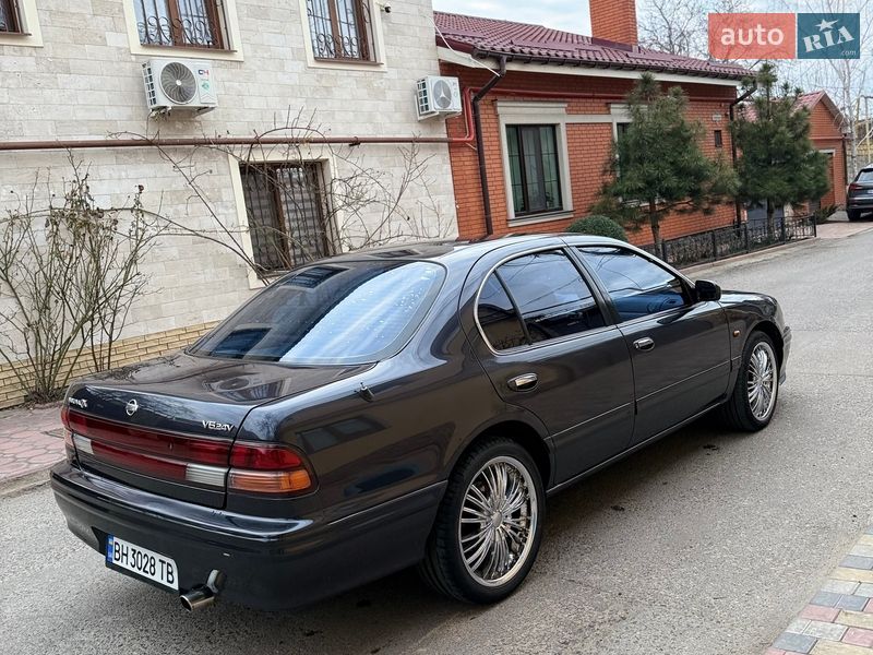 Седан Nissan Maxima 1995 в Одессе
