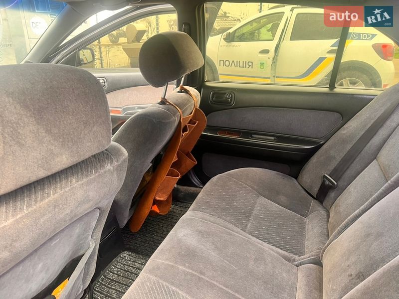 Седан Nissan Maxima 1998 в Одесі
