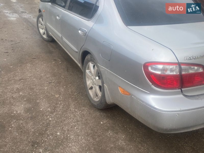 Седан Nissan Maxima 2002 в Жовтих Водах