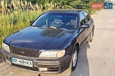 Седан Nissan Maxima 1996 в Киеве