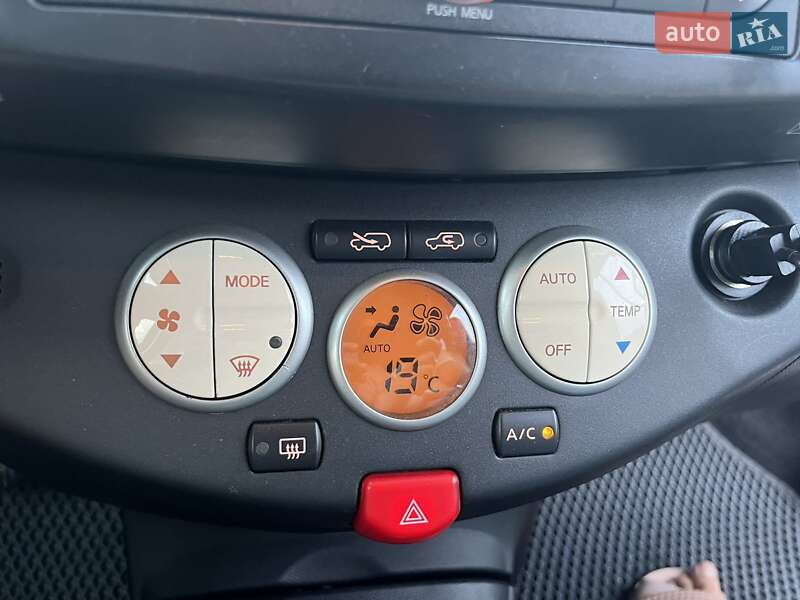 Хетчбек Nissan Micra 2006 в Чернівцях