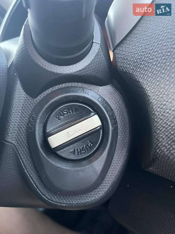 Хетчбек Nissan Micra 2006 в Чернівцях