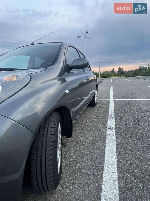 Хетчбек Nissan Micra 2006 в Чернівцях