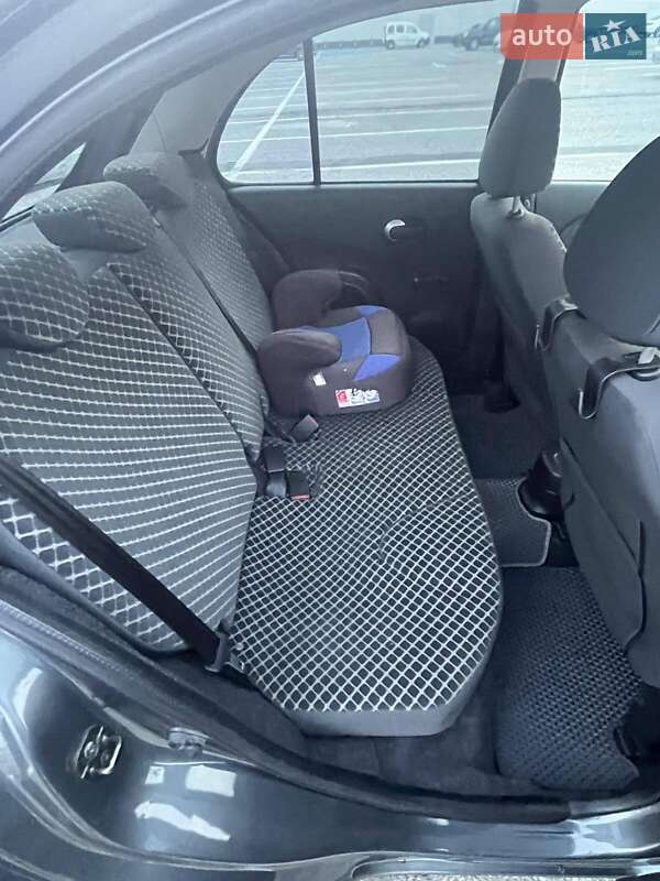 Хетчбек Nissan Micra 2006 в Чернівцях