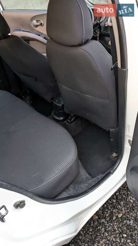 Хетчбек Nissan Micra 2003 в Виноградові