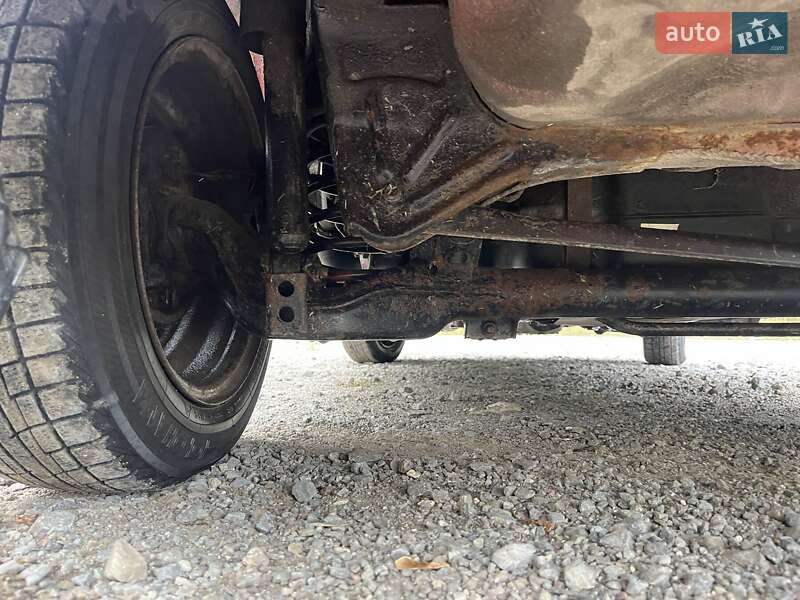 Хэтчбек Nissan Micra 1996 в Волочиске