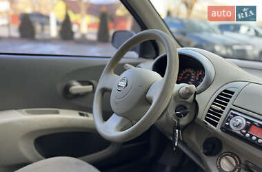 Хэтчбек Nissan Micra 2004 в Черновцах