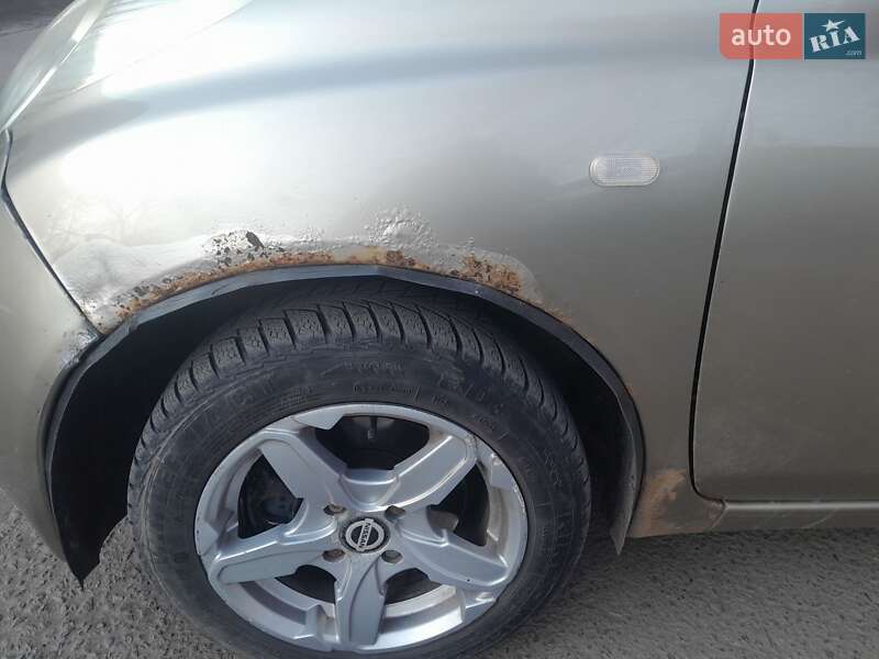 Хетчбек Nissan Micra 2004 в Чернівцях