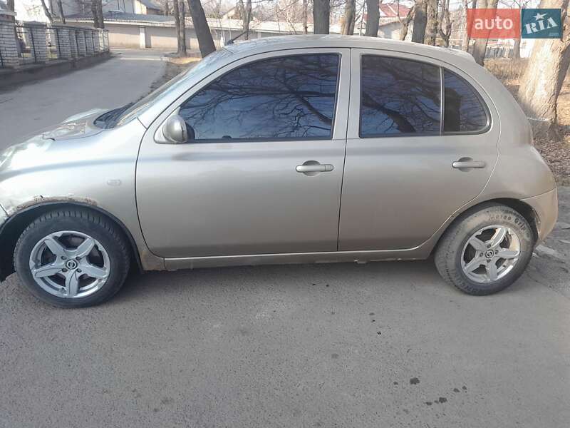 Хетчбек Nissan Micra 2004 в Чернівцях