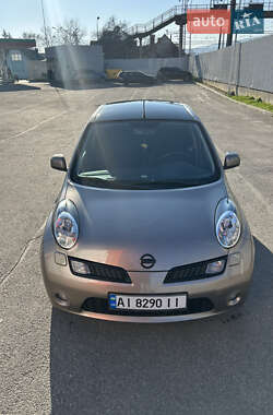 Хэтчбек Nissan Micra 2010 в 