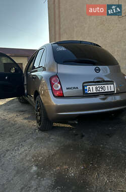 Хэтчбек Nissan Micra 2010 в 