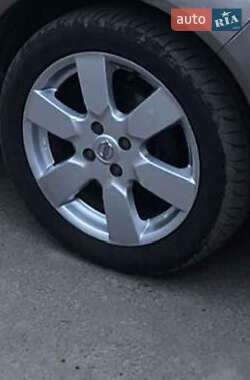 Хэтчбек Nissan Micra 2010 в 
