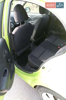 Хэтчбек Nissan Micra 2013 в 