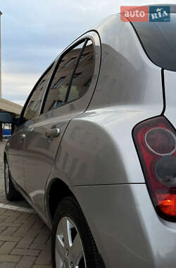 Хэтчбек Nissan Micra 2004 в 