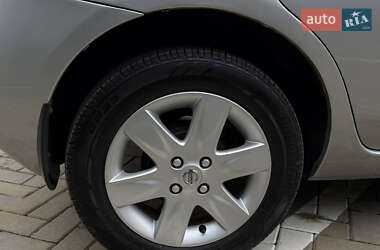 Хэтчбек Nissan Micra 2004 в 