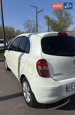 Хэтчбек Nissan Micra 2013 в 