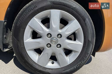 Хэтчбек Nissan Micra 2013 в 