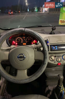 Хетчбек Nissan Micra 2004 в 