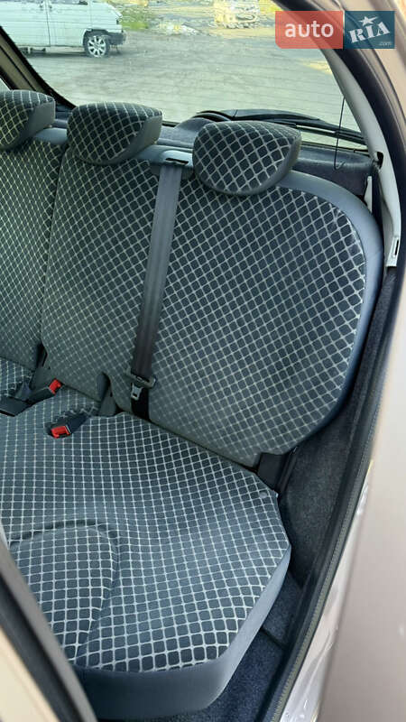 Хетчбек Nissan Micra 2006 в Києві