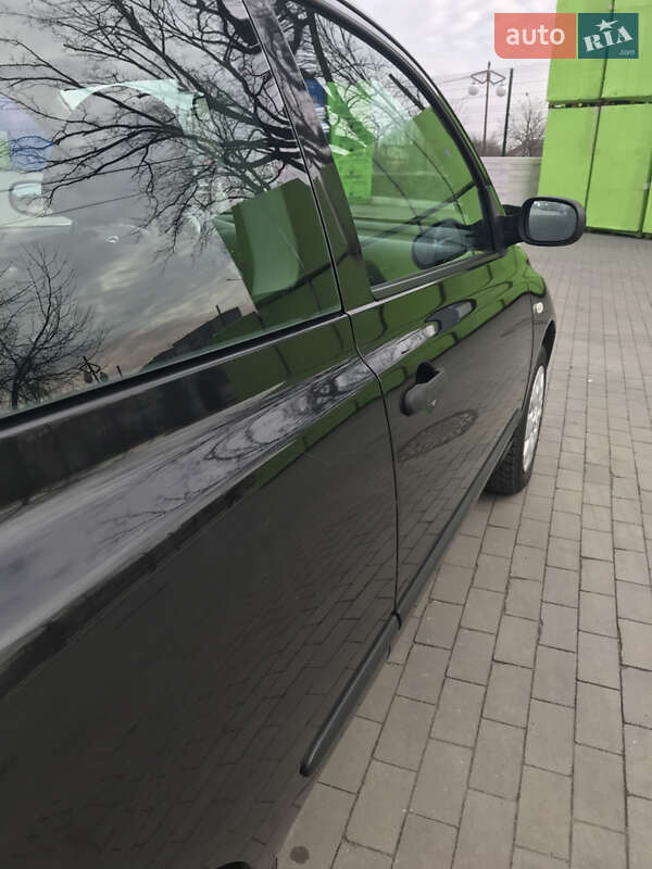 Хетчбек Nissan Micra 2006 в Умані