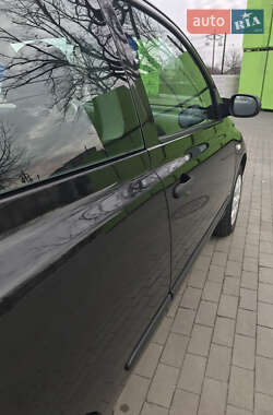 Хэтчбек Nissan Micra 2006 в 