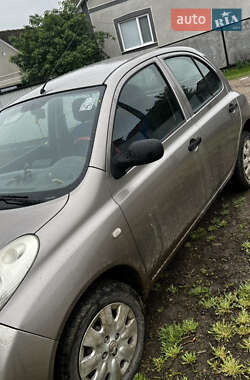Хетчбек Nissan Micra 2006 в Хотині