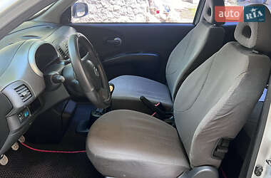 Хэтчбек Nissan Micra 2003 в 