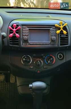 Хэтчбек Nissan Micra 2009 в 